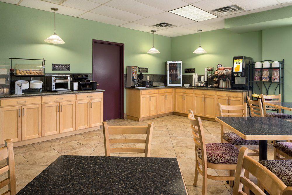 Days Inn By Wyndham Leamington Εξωτερικό φωτογραφία