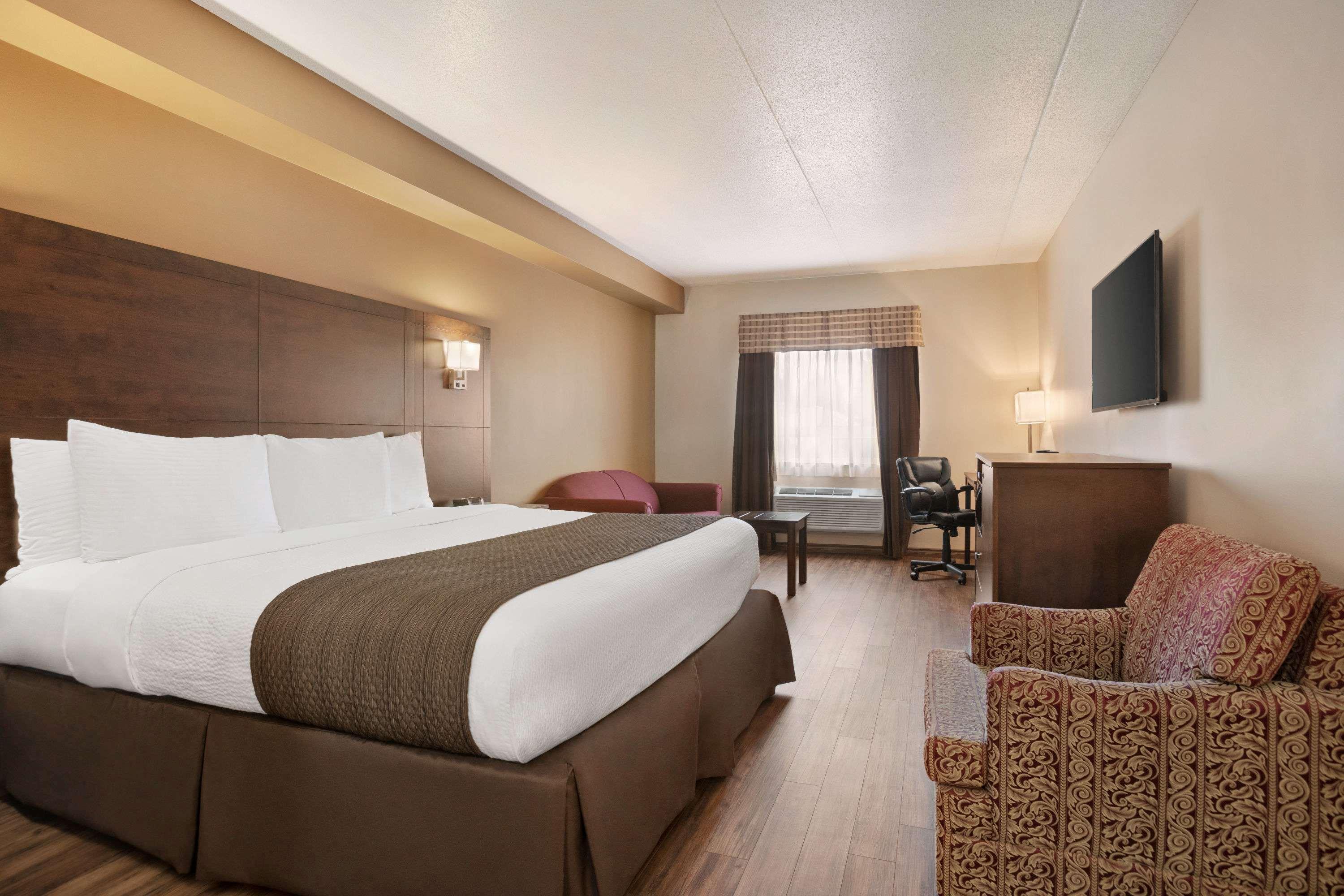Days Inn By Wyndham Leamington Εξωτερικό φωτογραφία