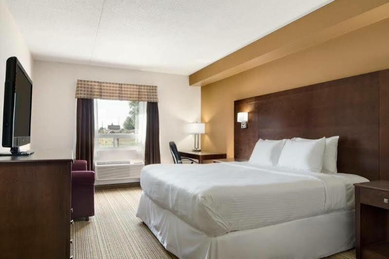 Days Inn By Wyndham Leamington Εξωτερικό φωτογραφία